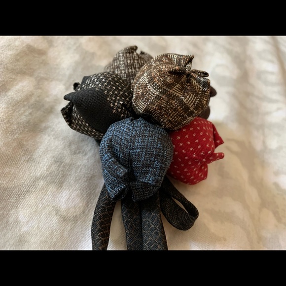 Handmade fabrics flowers brooch - Picture 9 of 12